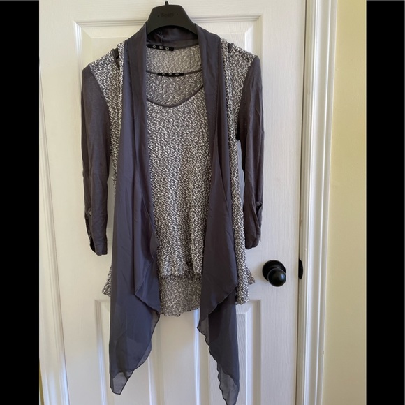 Two piece blouse and vest set - Picture 1 of 3